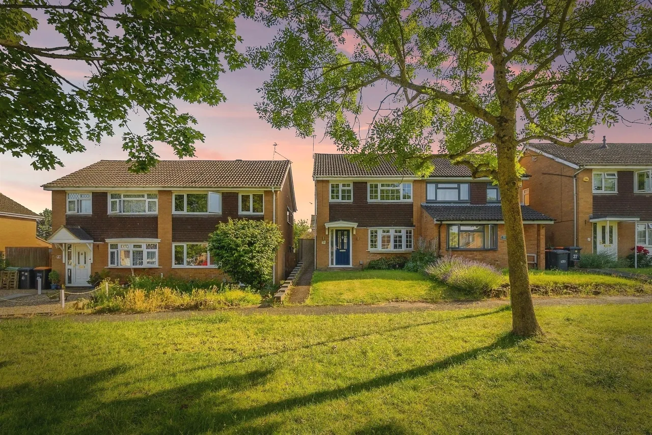 3 bed house for sale, Almond Road, Leighton Buzzard, LU7