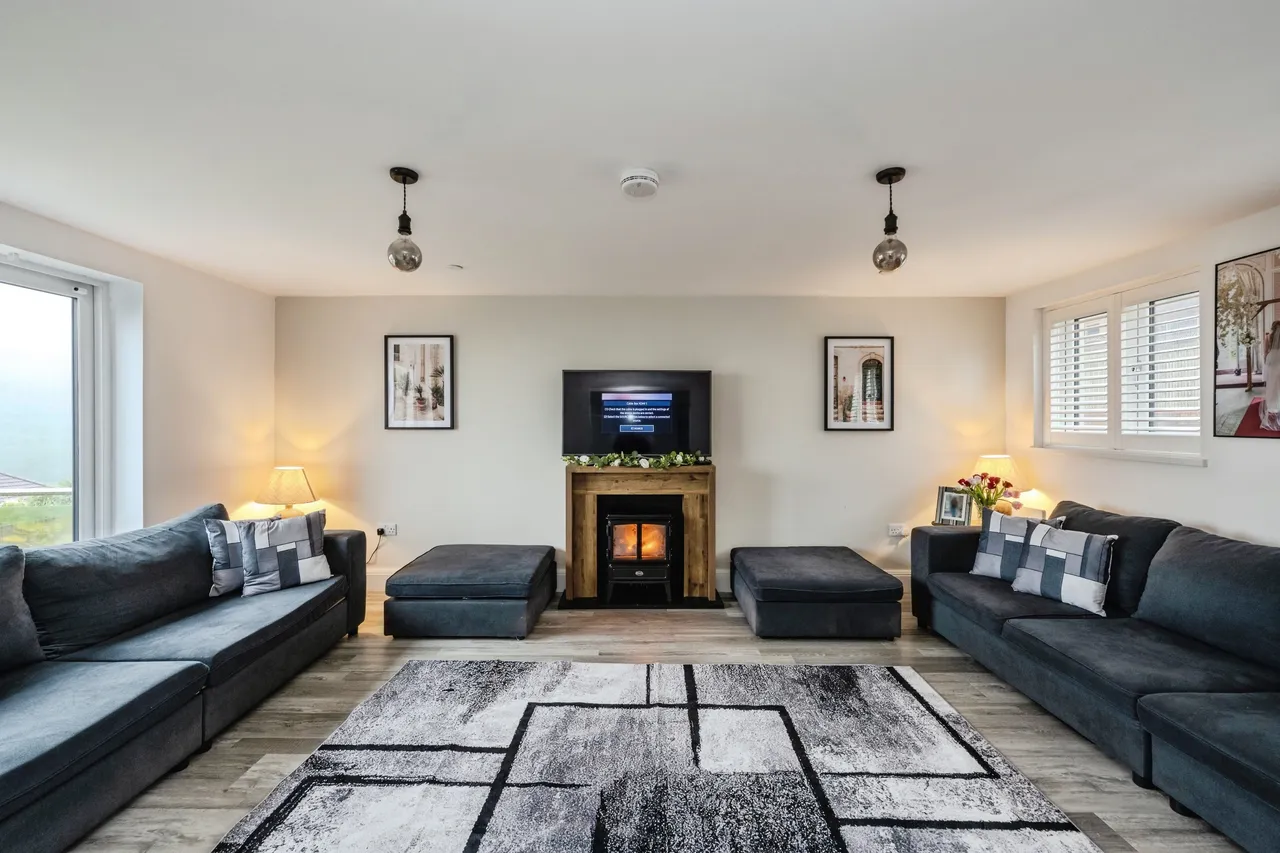 6 bed house for sale, Llynfi Court, Maesteg, CF34