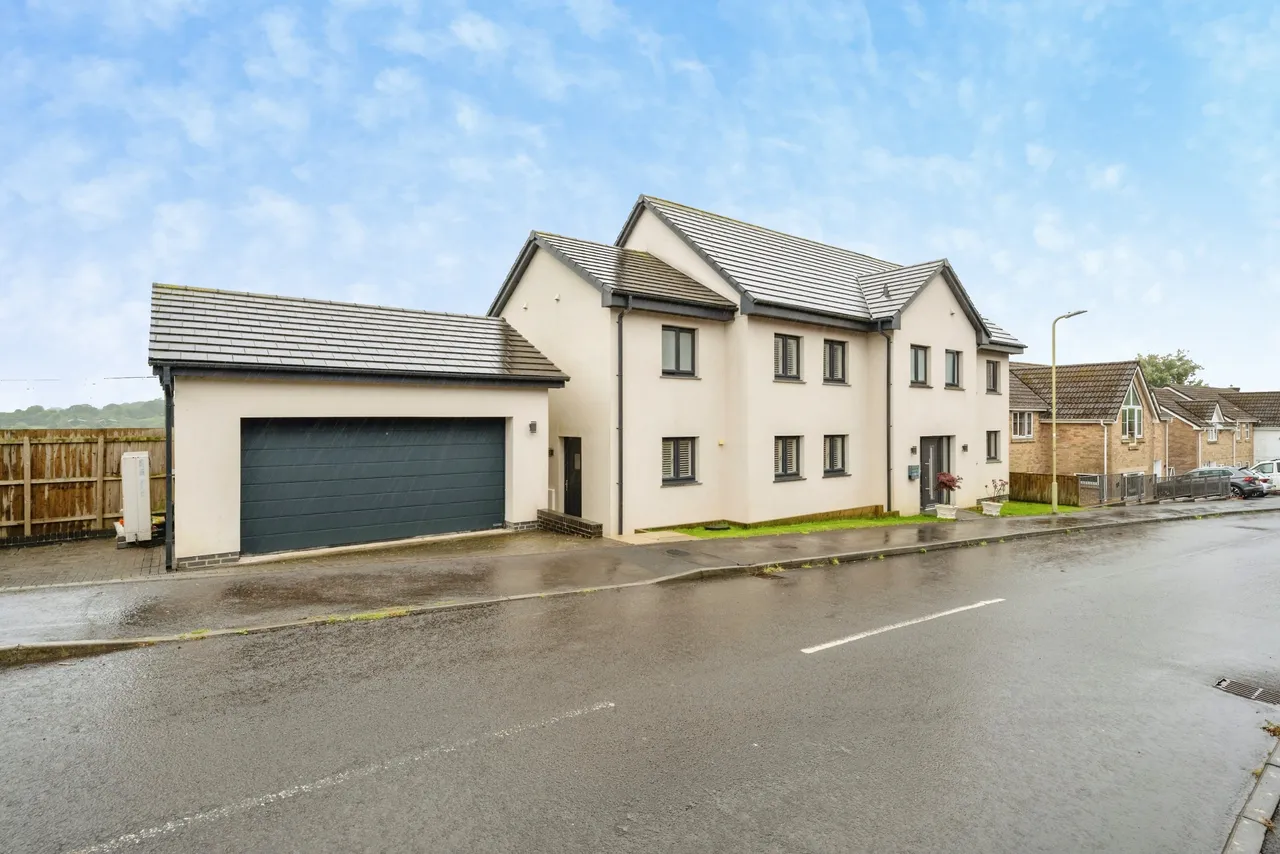 Llynfi Court, Maesteg, CF34, photo 4