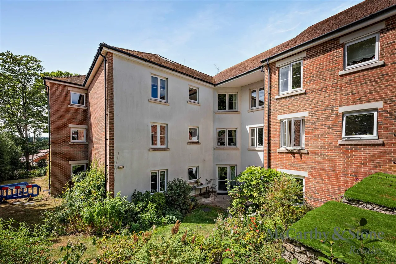 1 bed flat for sale, Grange Road, Uckfield, TN22