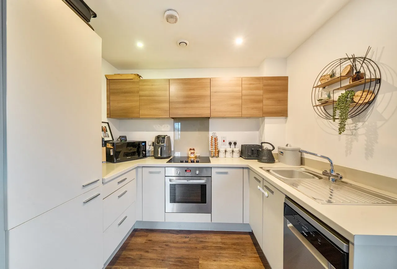 Baywillow Avenue, Carshalton, SM5 2AX, photo 8