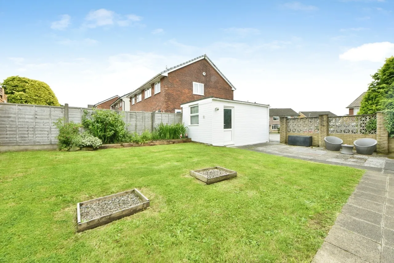 Standenhall Drive, Burnley, Lancashire, BB10, photo 18
