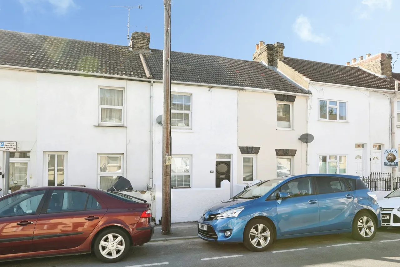 2 bed house for sale, King Street, Gillingham, ME7