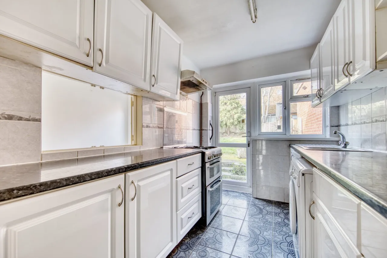 Elmcroft Avenue, photo 7