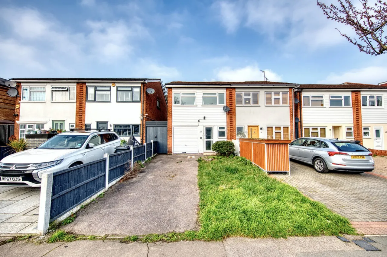 3 bed house for sale — Elmcroft Avenue