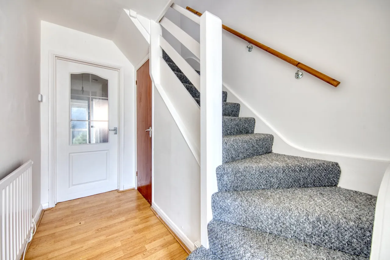Elmcroft Avenue, photo 10