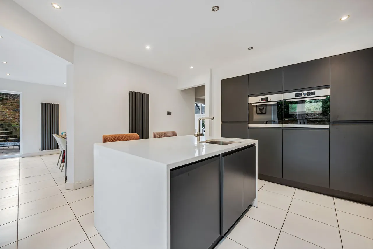 Lydiat Lane, Alderley Edge, photo 6