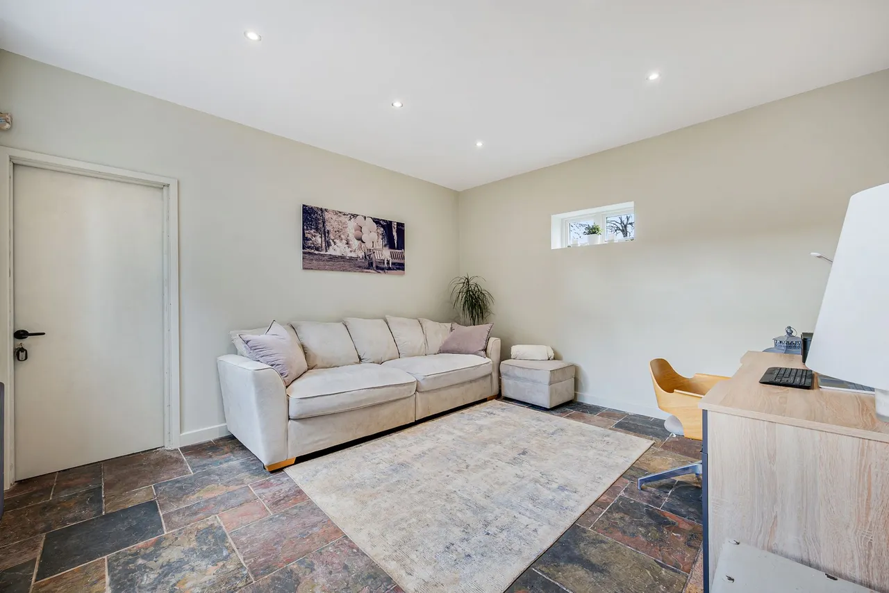Lydiat Lane, Alderley Edge, photo 12