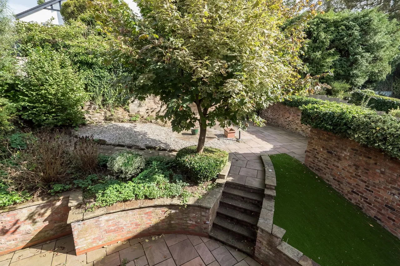 Lydiat Lane, Alderley Edge, photo 2