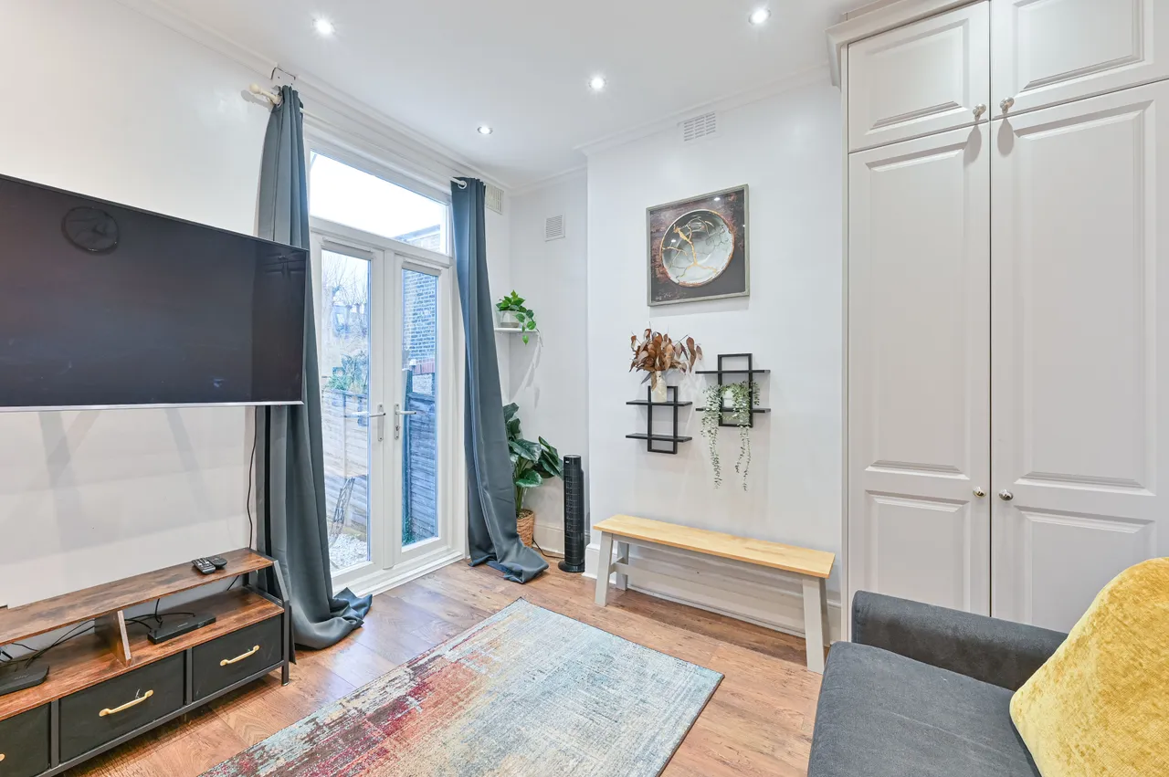 Flat 1, 25 Birchanger Road, London, photo 2