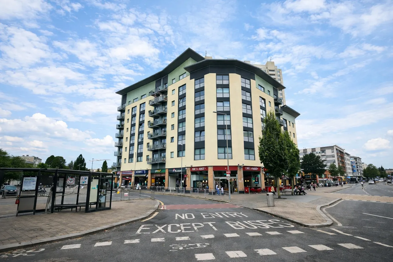 2 bed flat for sale, The Concourse, Edmonton, N9