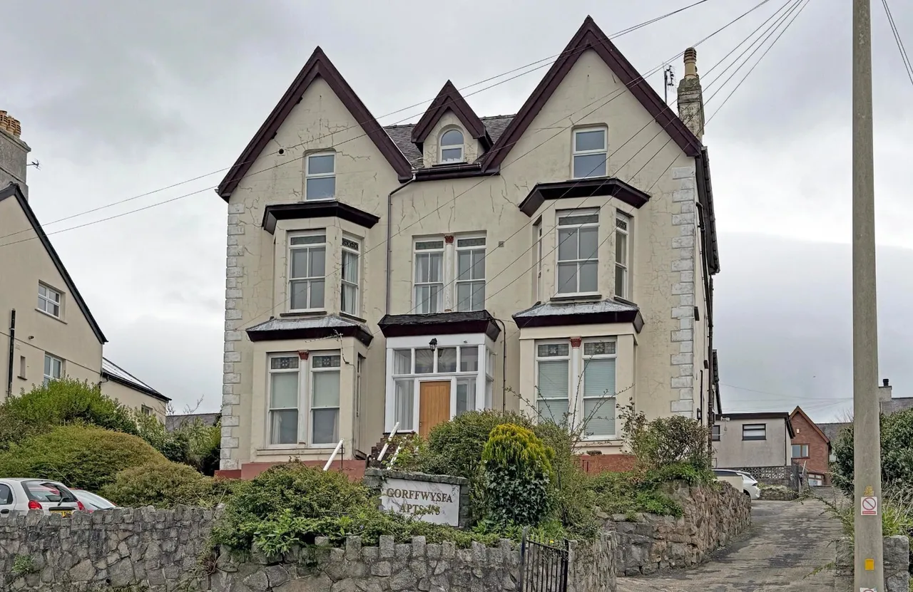 St. Davids Road, Caernarfon, photo 17