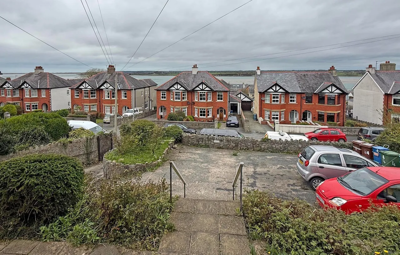 St. Davids Road, Caernarfon, photo 5