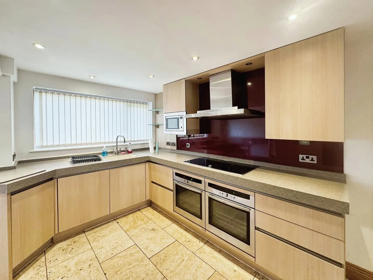 6 bed house to rent, Ennerdale Drive, Bury, BL9