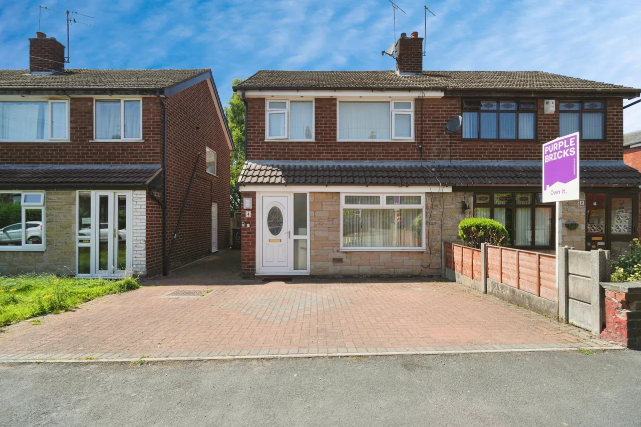 3 bed house for sale — Boothroyden Road, Manchester