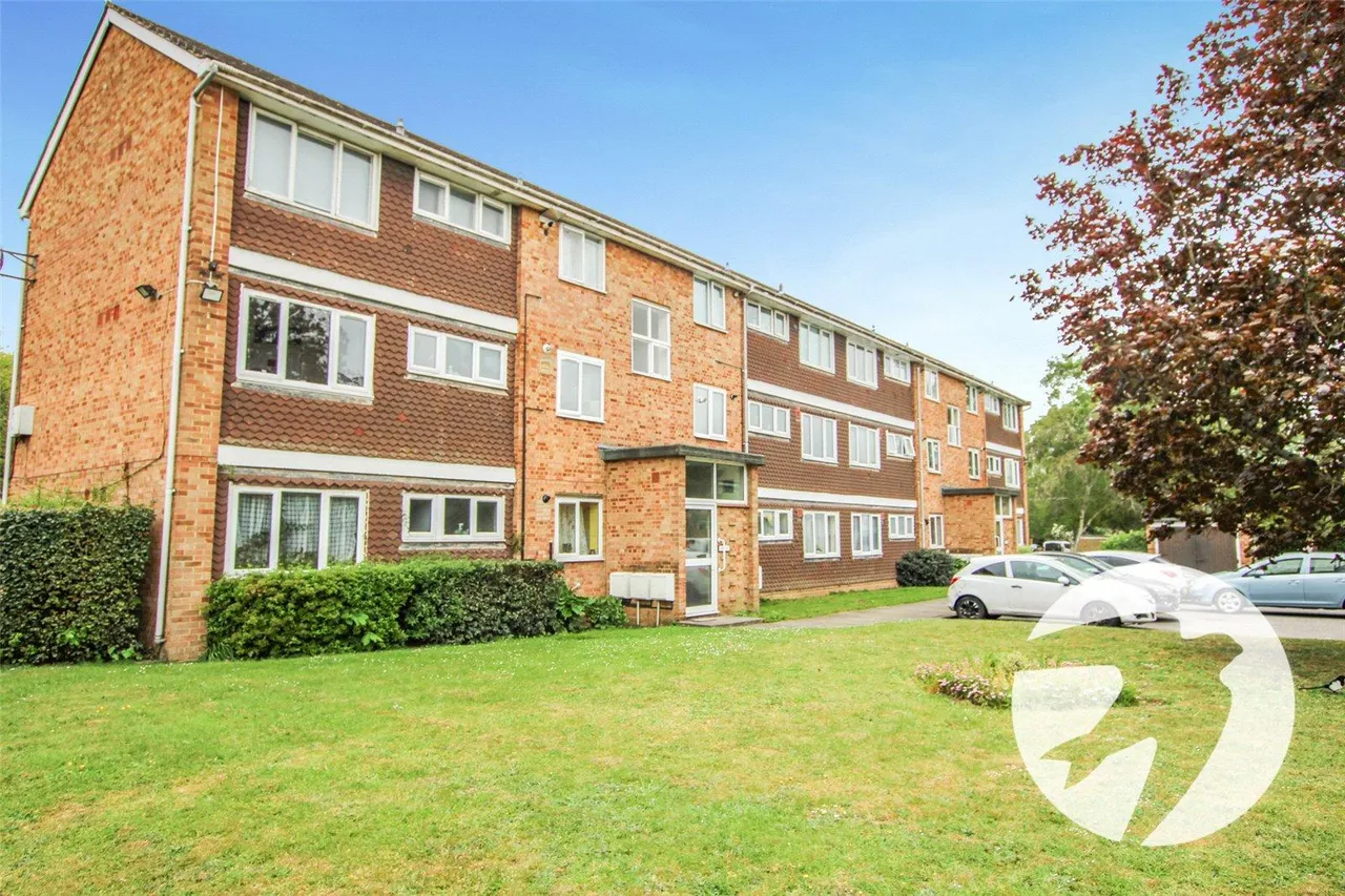 2 bed 2 bedroom property for sale, Woodington Close, London, SE9