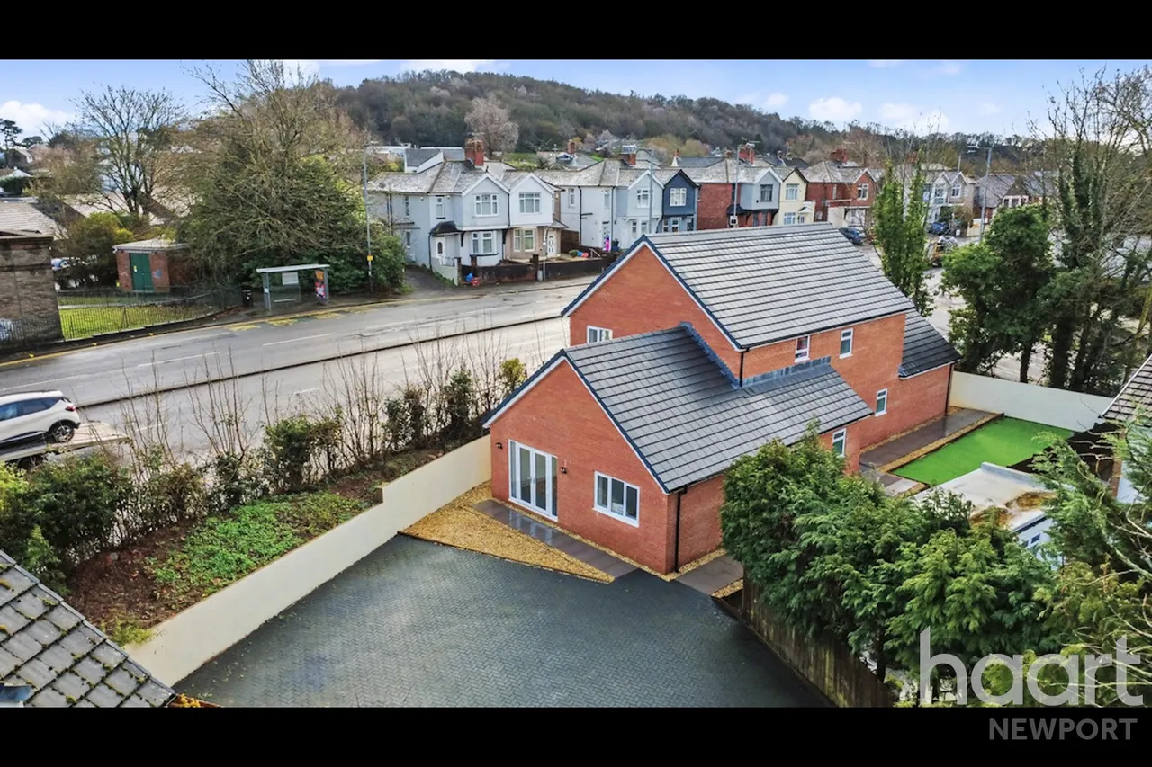 2 bed flat for sale, Westfield Gardens, Newport, NP20