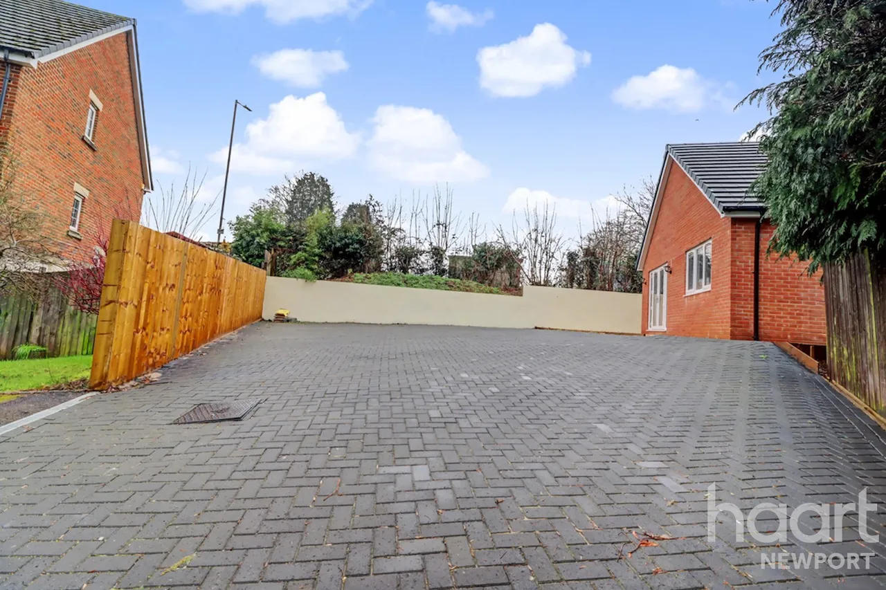 Westfield Gardens, Newport, NP20, photo 15