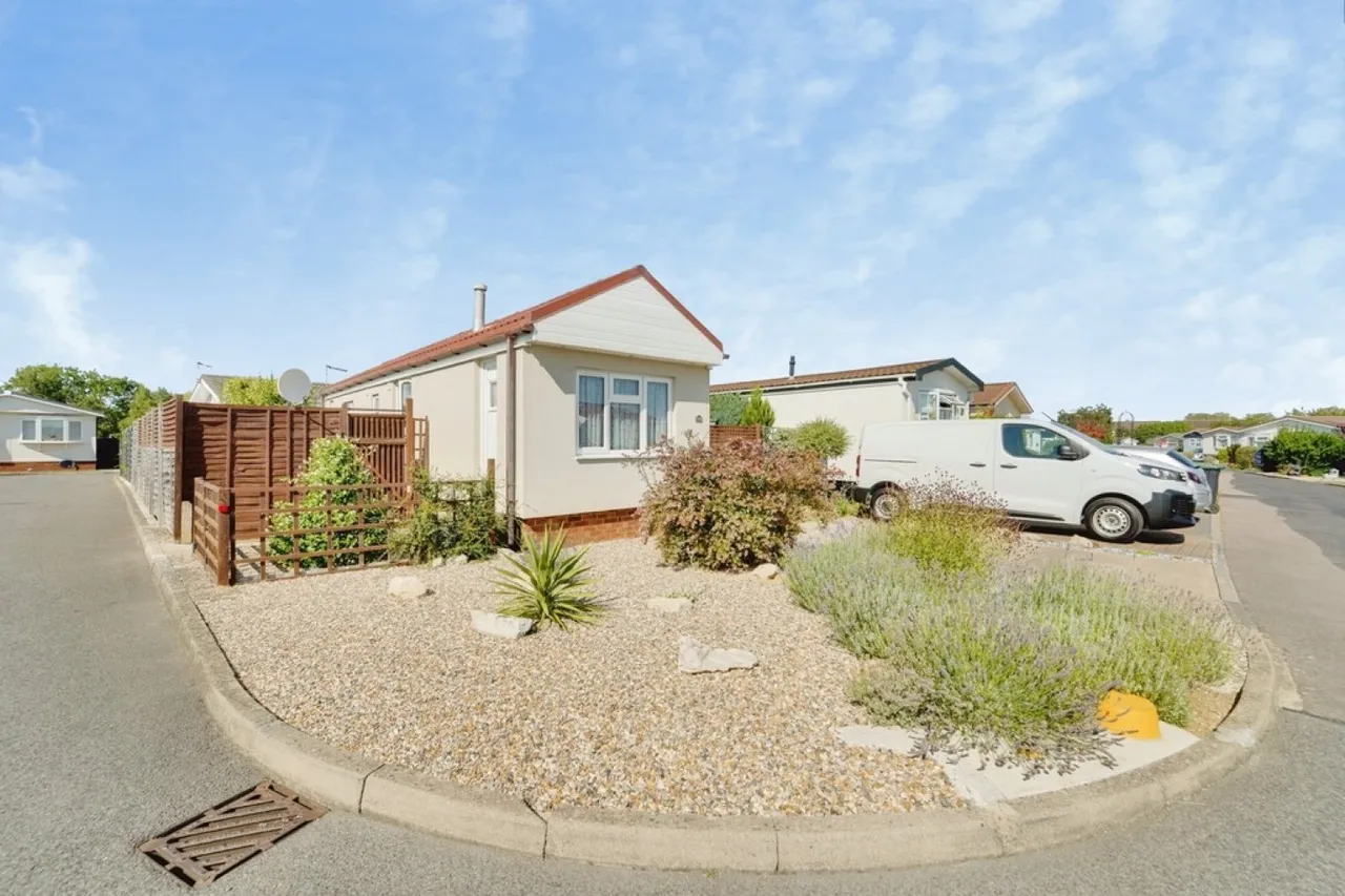 1 bed park home for sale — Three Starpark, Henlow