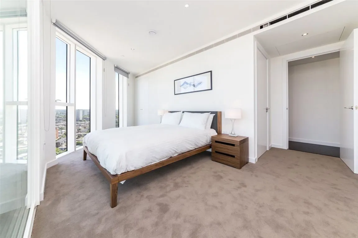 Wandsworth Road, Nine Elms, photo 5