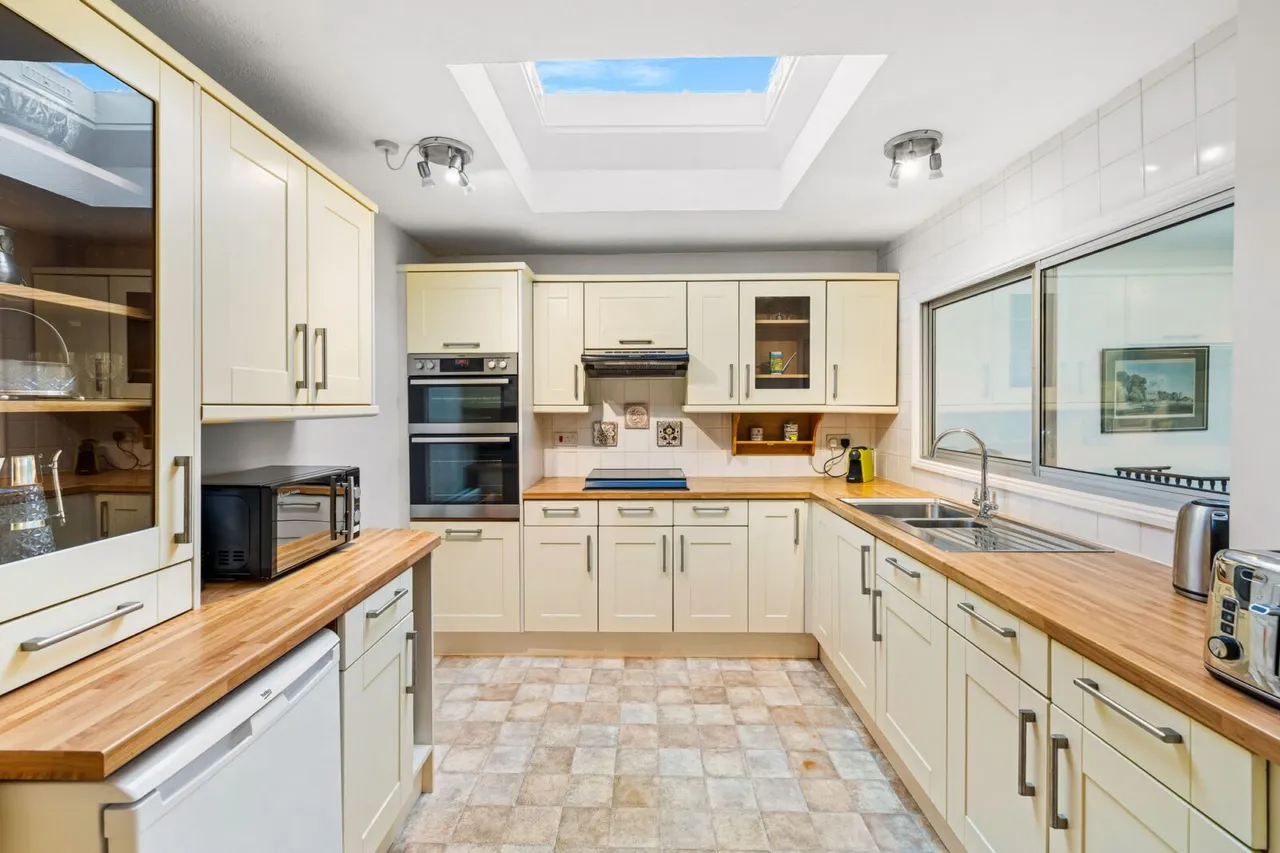 Chapel Lane, Ashurst Wood, East Grinstead, East Grinstead, RH19 3QT, photo 2