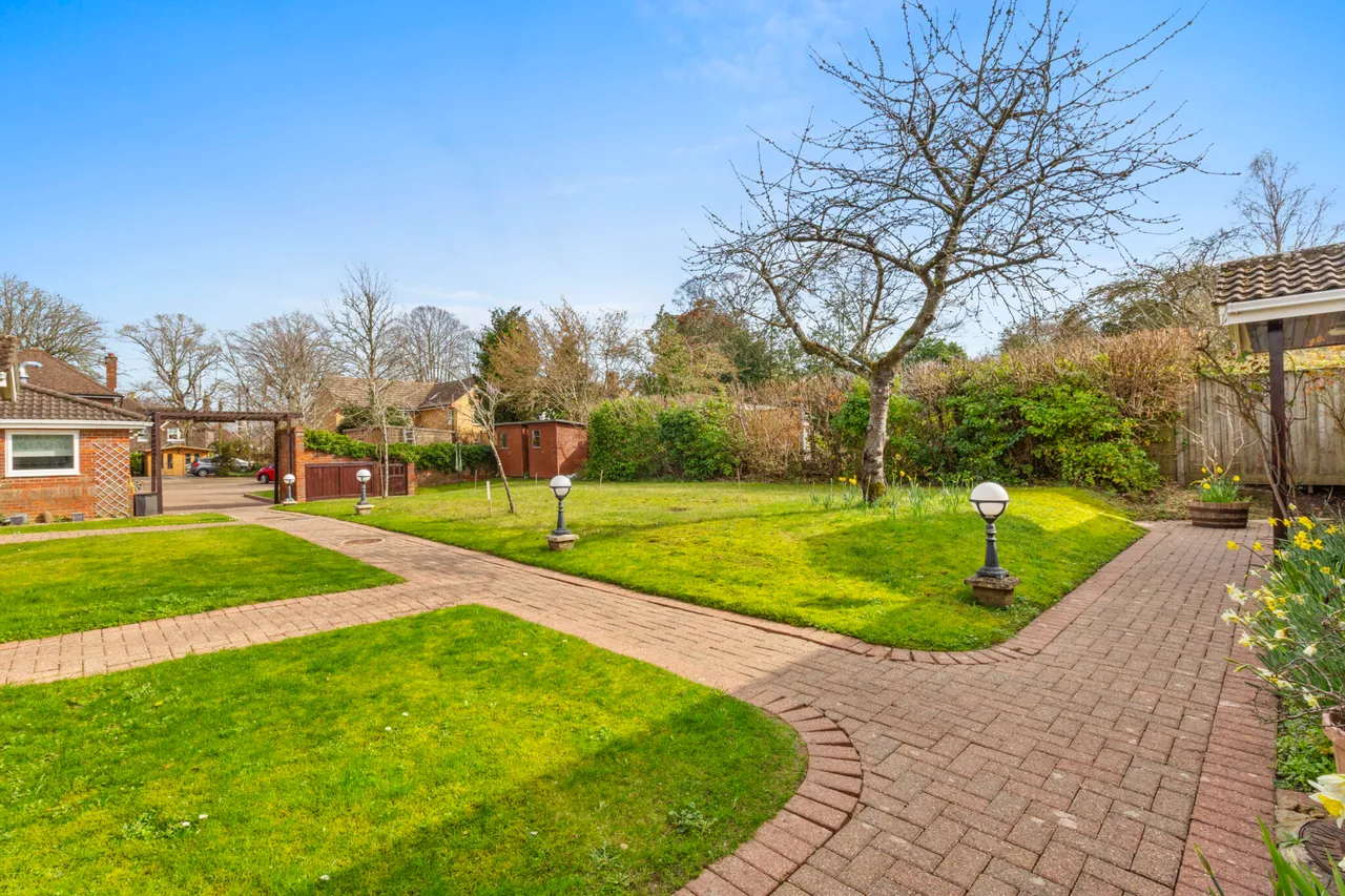 Dobbins Lane, Aylesbury, HP22, photo 11