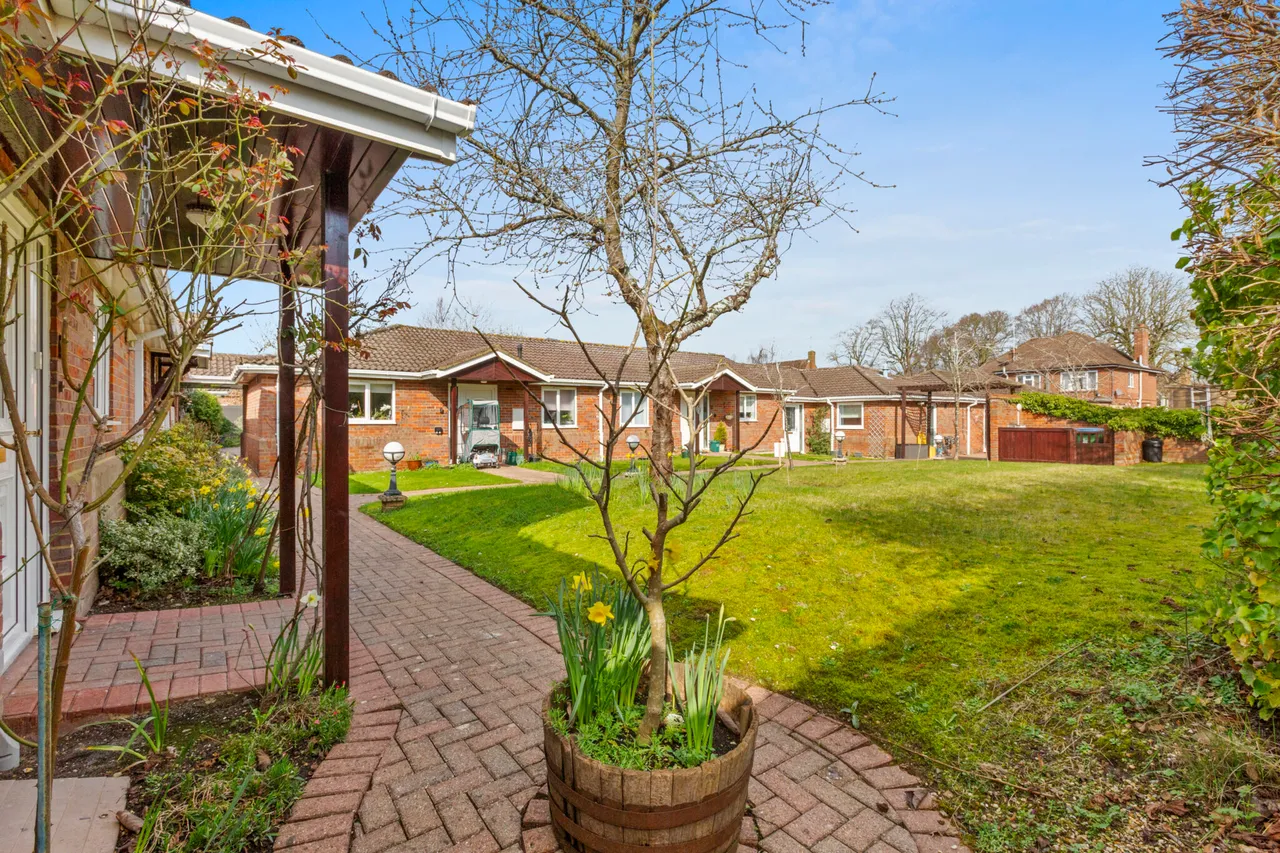 Dobbins Lane, Aylesbury, HP22, photo 10