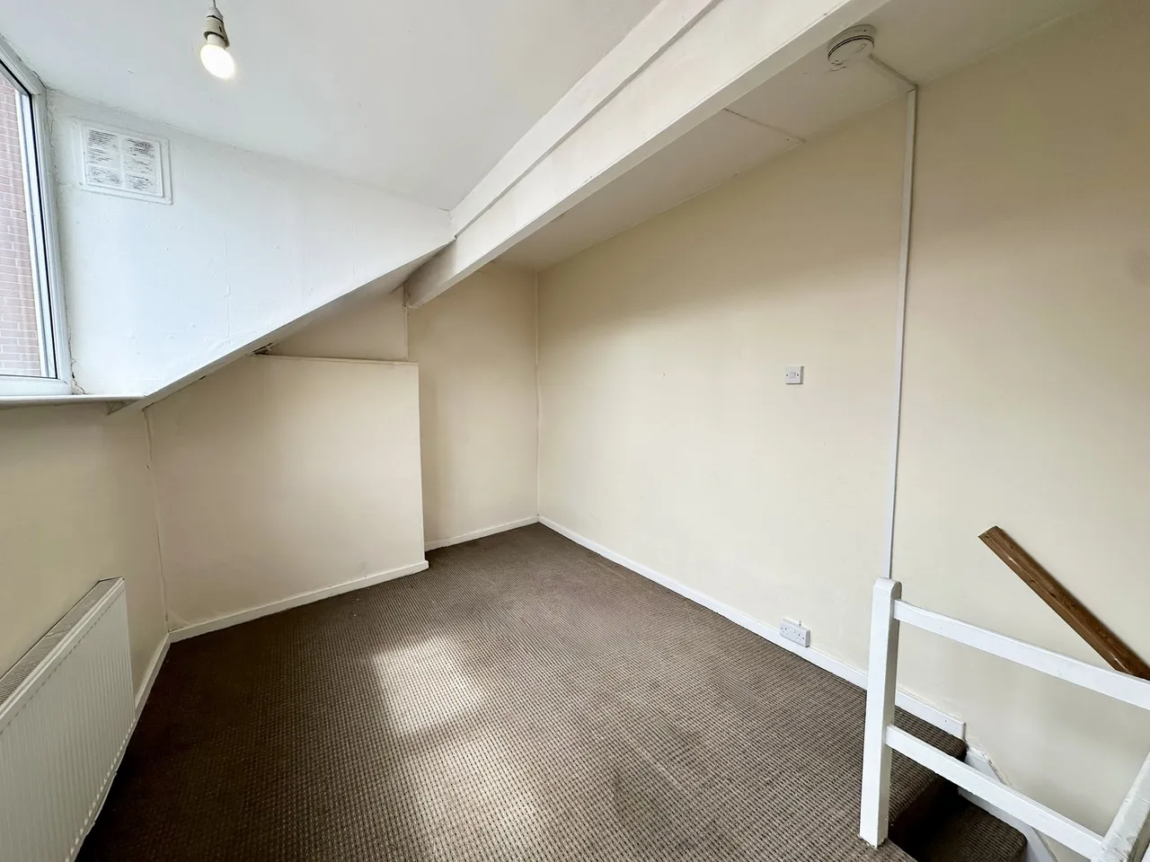 Cross Woodview Street, Leeds, LS11, photo 5