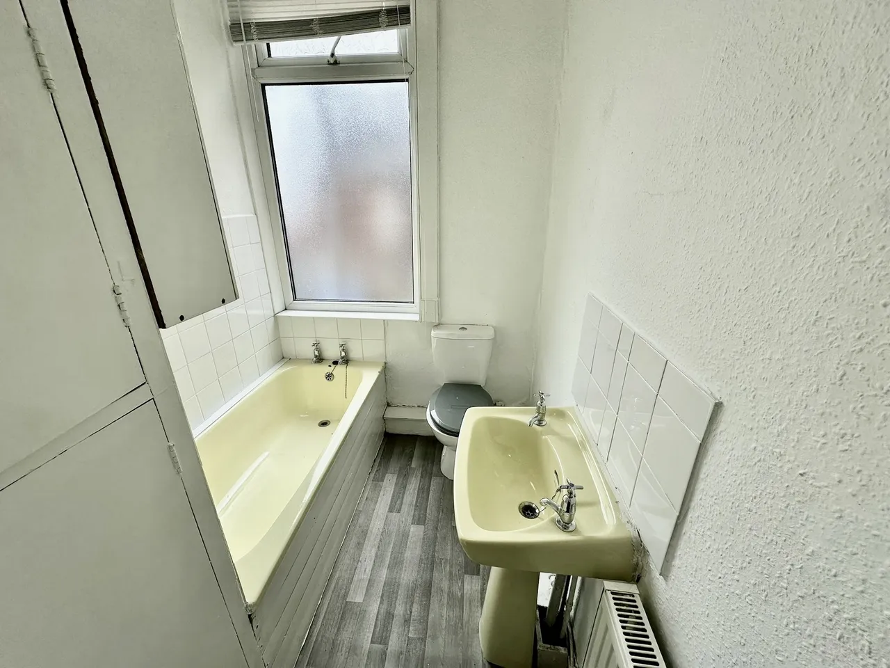 Cross Woodview Street, Leeds, LS11, photo 7