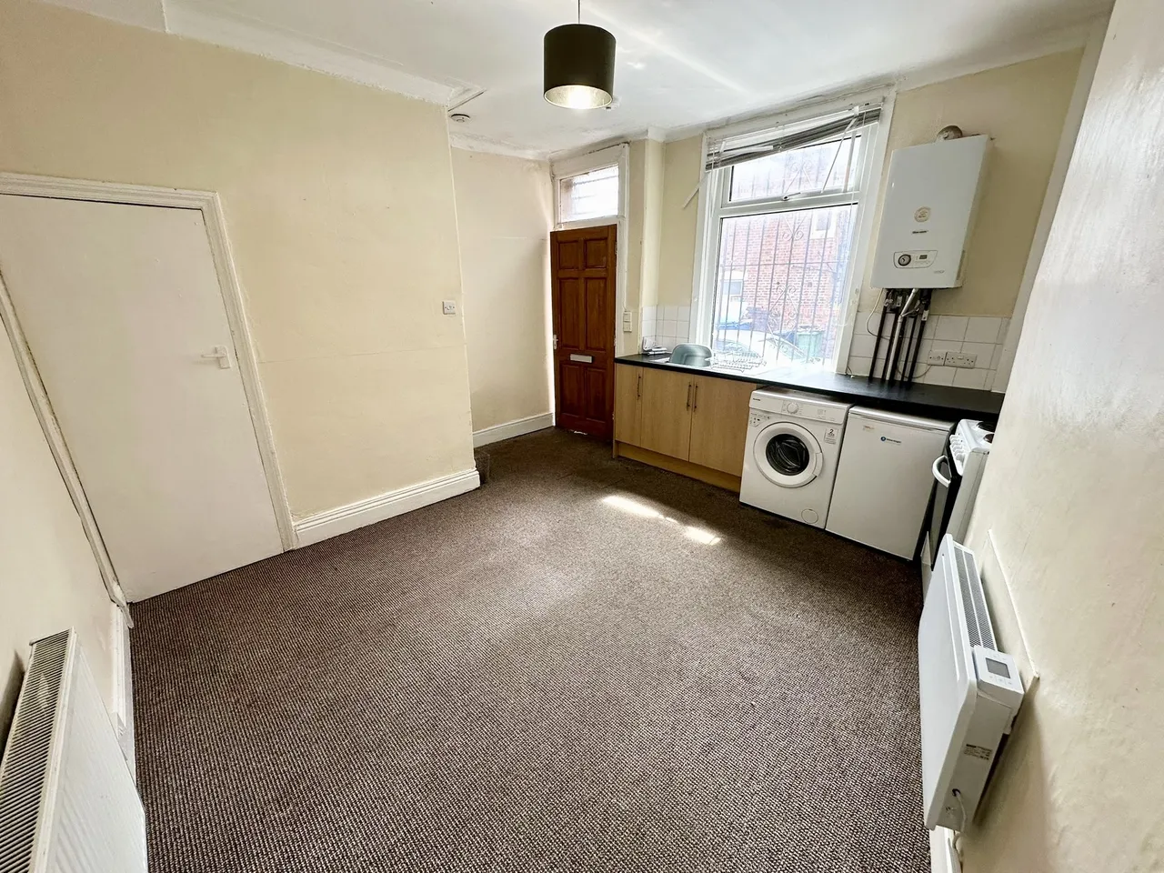 Cross Woodview Street, Leeds, LS11, photo 2