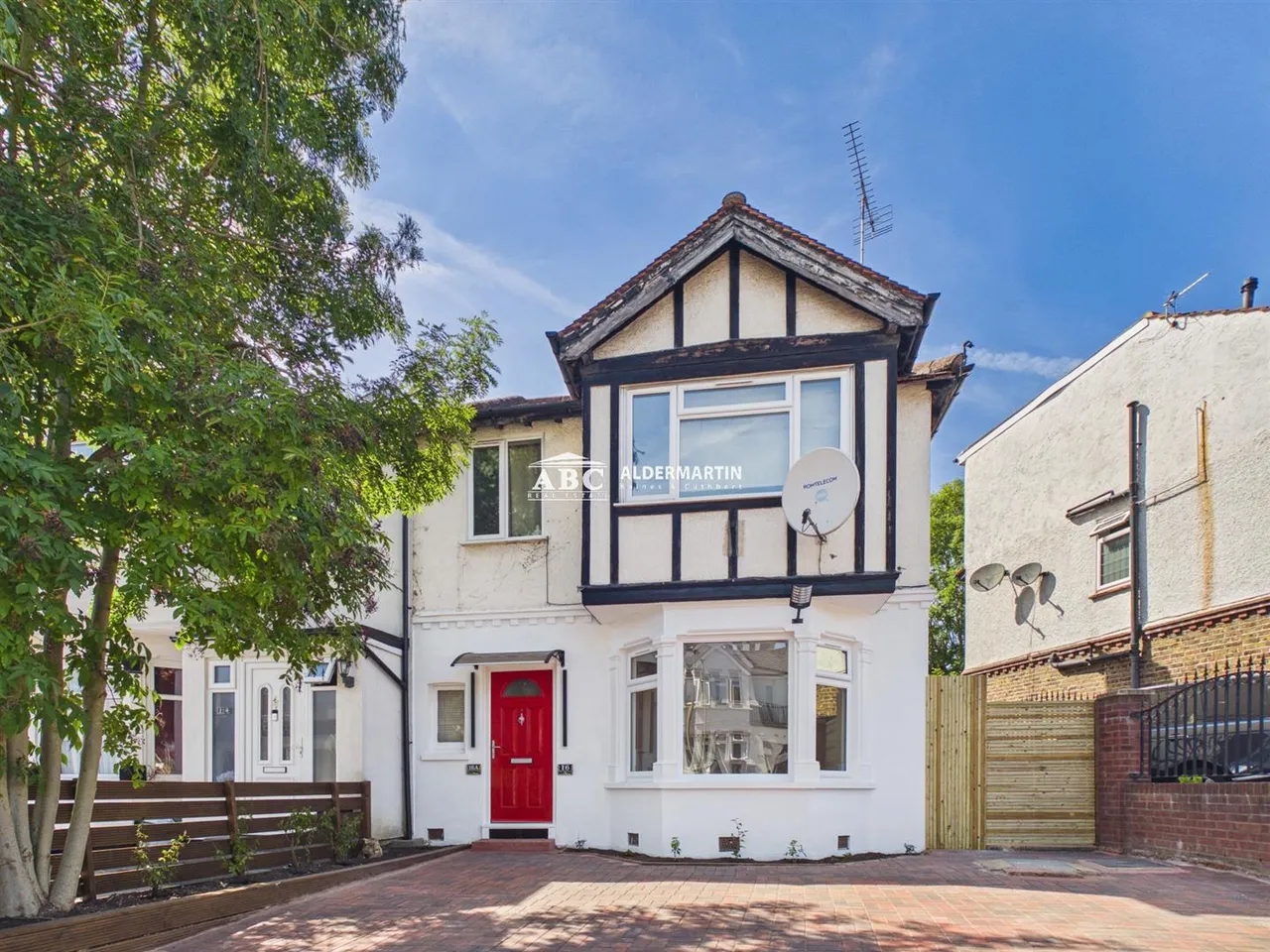 2 bed house for sale — Manor Park Gardens, Edgware