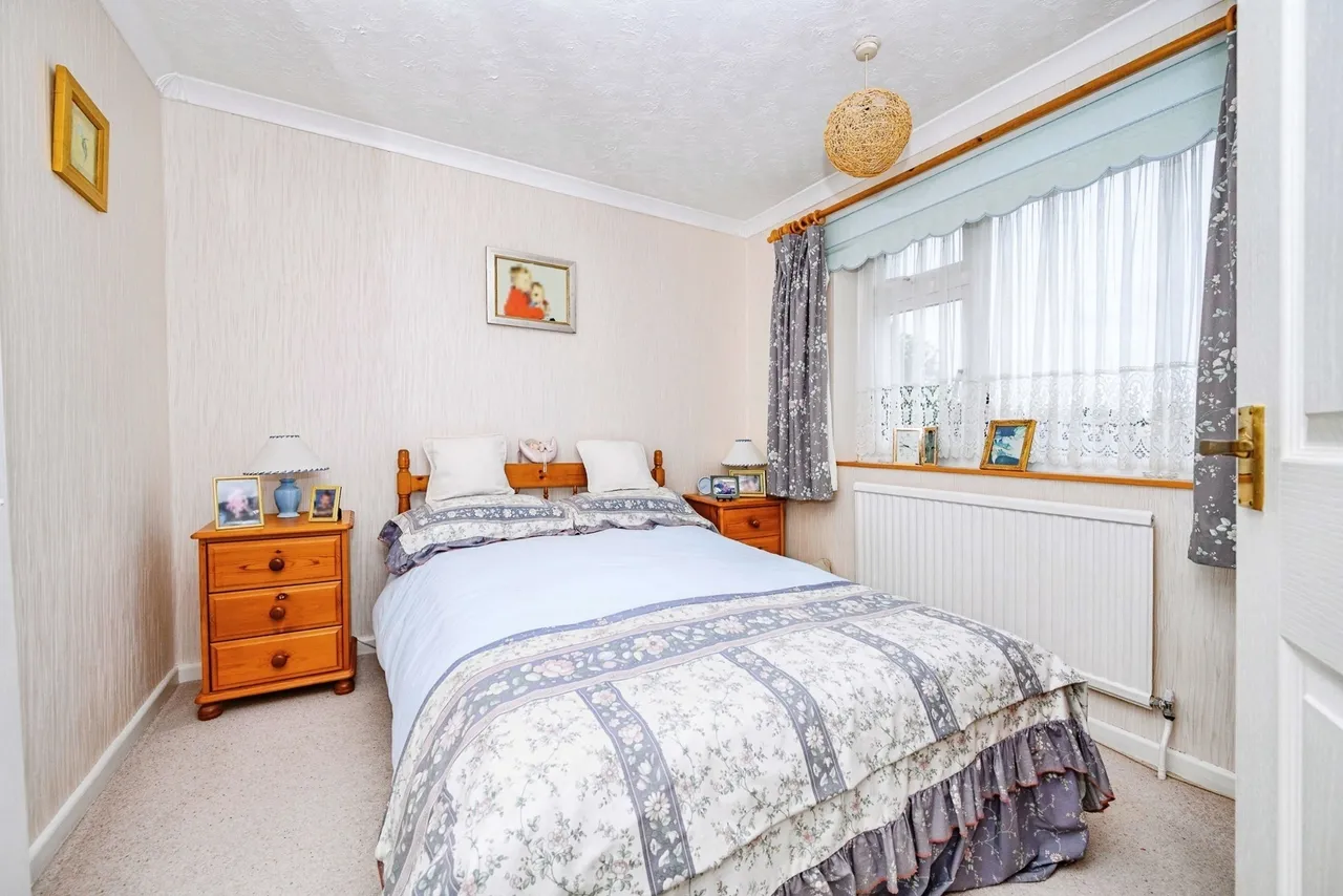 Stoneygate Road, LUTON, Bedfordshire, LU4, photo 15