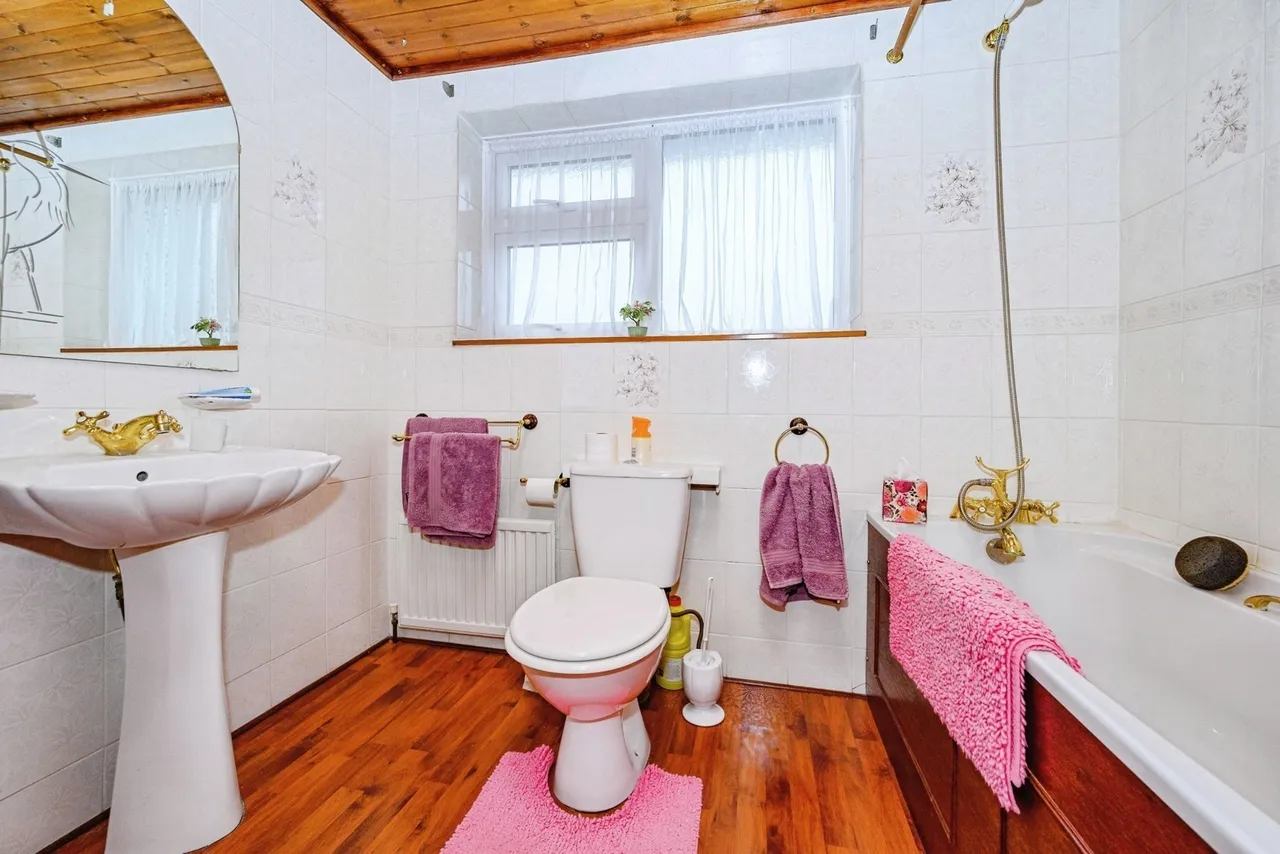 Stoneygate Road, LUTON, Bedfordshire, LU4, photo 16