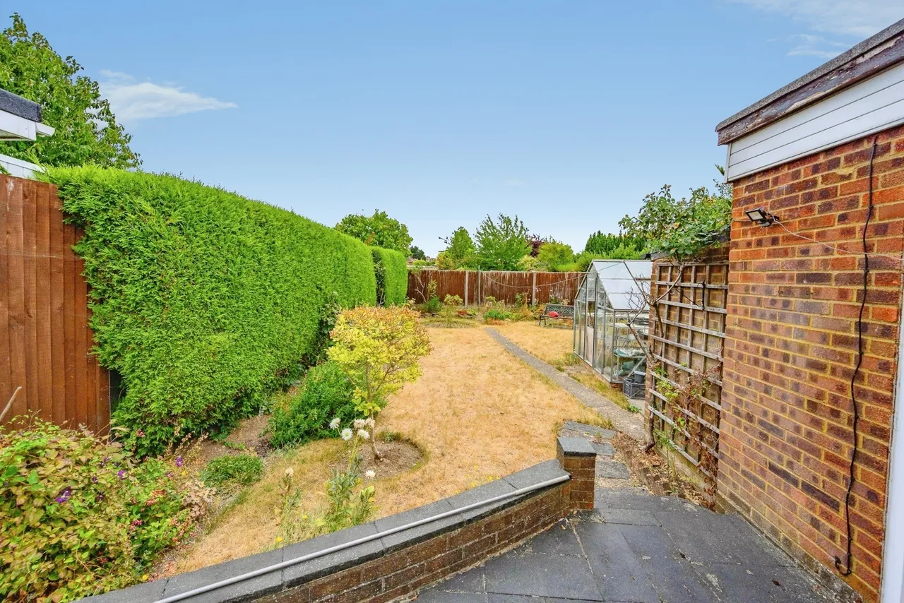 Stoneygate Road, LUTON, Bedfordshire, LU4, photo 10
