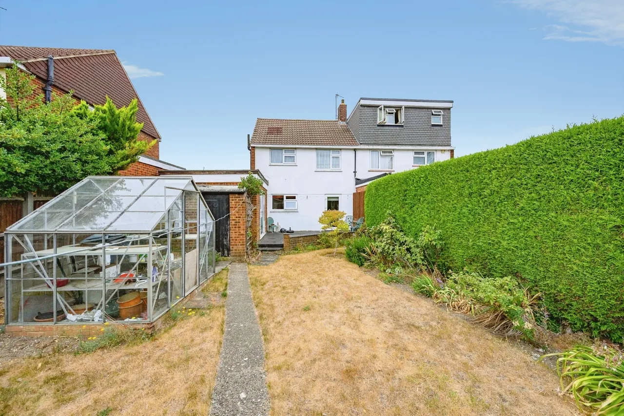 Stoneygate Road, LUTON, Bedfordshire, LU4, photo 11