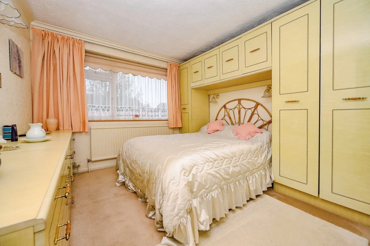 Stoneygate Road, LUTON, Bedfordshire, LU4, photo 14