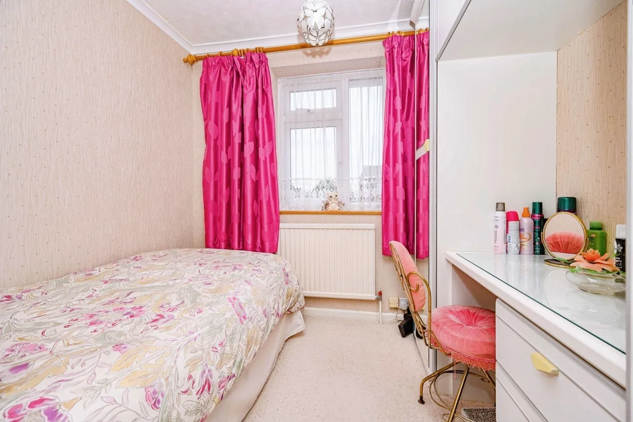 Stoneygate Road, LUTON, Bedfordshire, LU4, photo 17