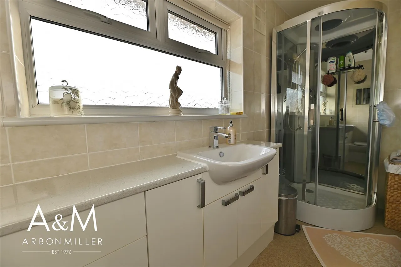 Tudor Crescent, Hainault, Essex, Ilford, IG62RY, photo 12