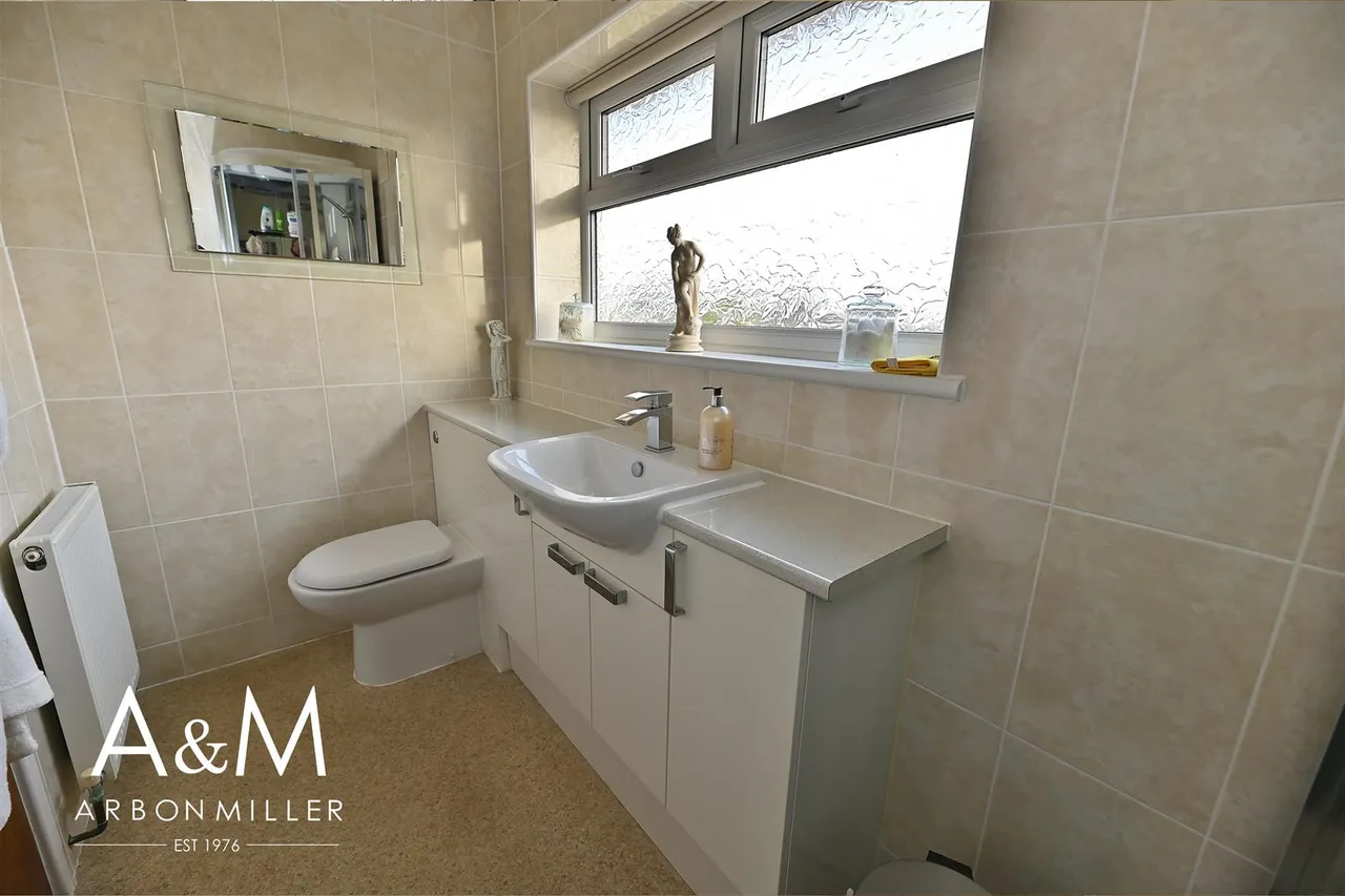 Tudor Crescent, Hainault, Essex, Ilford, IG62RY, photo 13