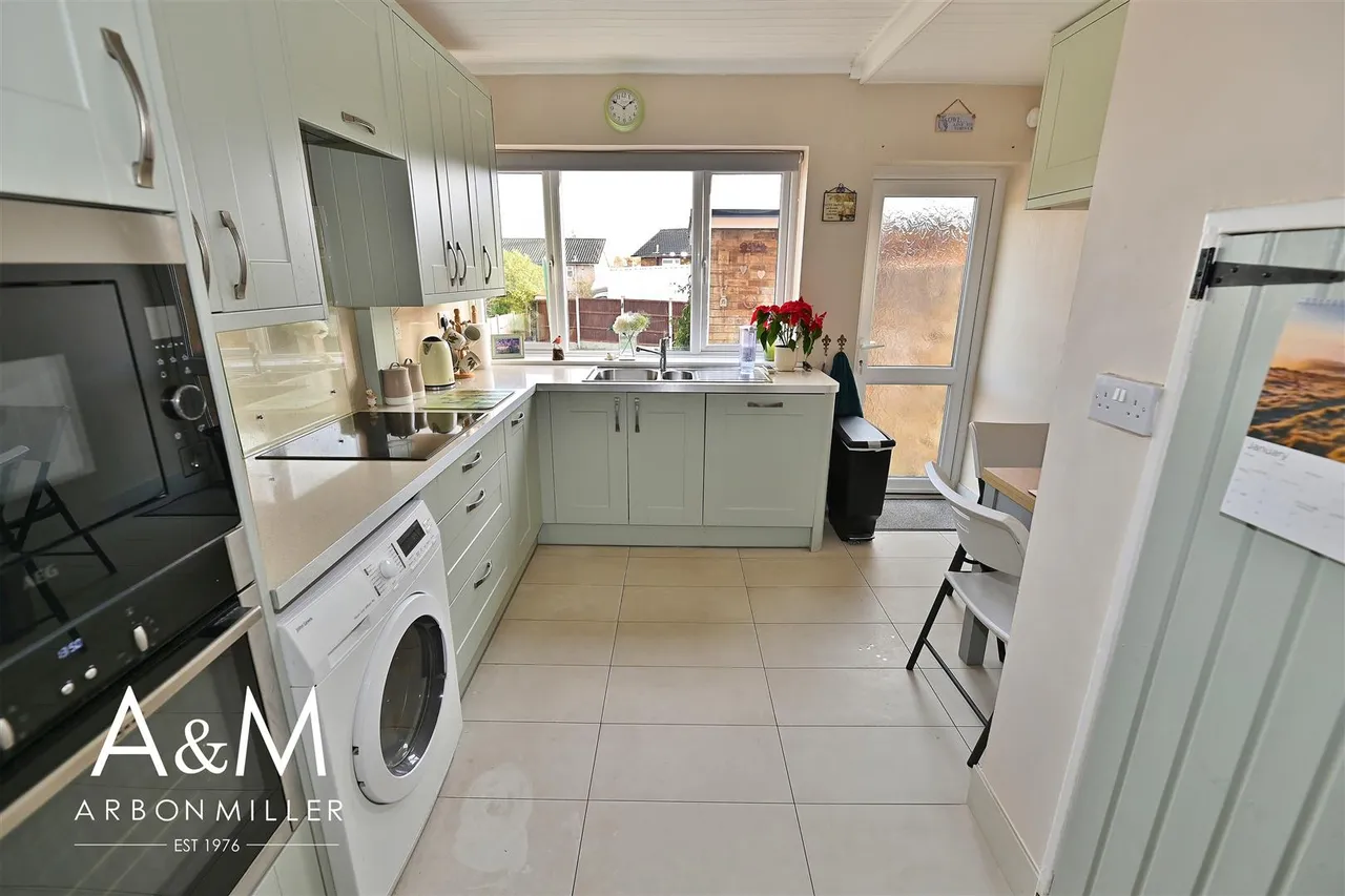 Tudor Crescent, Hainault, Essex, Ilford, IG62RY, photo 5