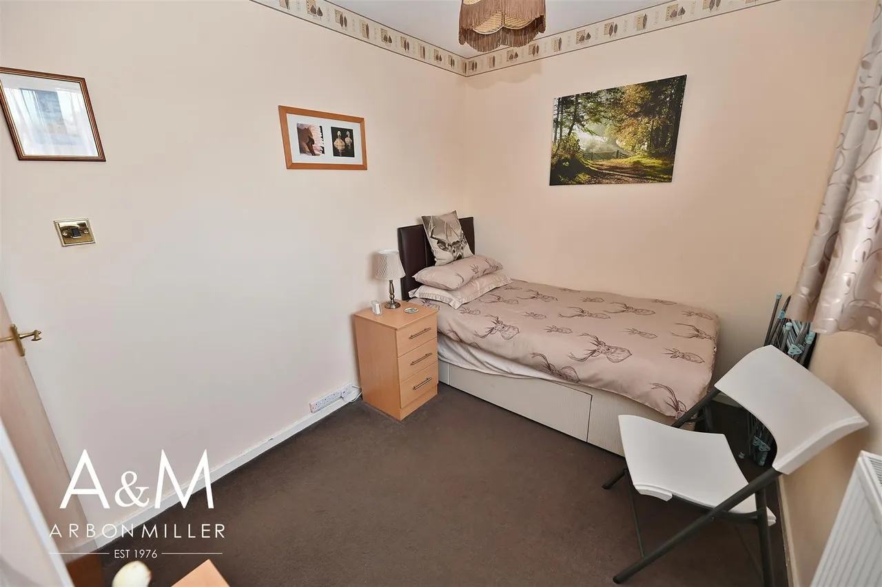 Tudor Crescent, Hainault, Essex, Ilford, IG62RY, photo 11