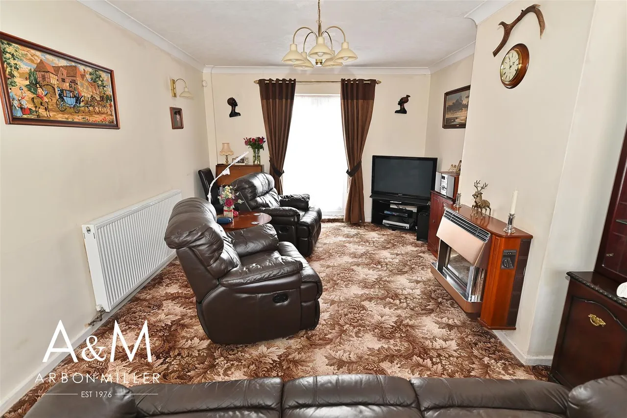 Tudor Crescent, Hainault, Essex, Ilford, IG62RY, photo 4