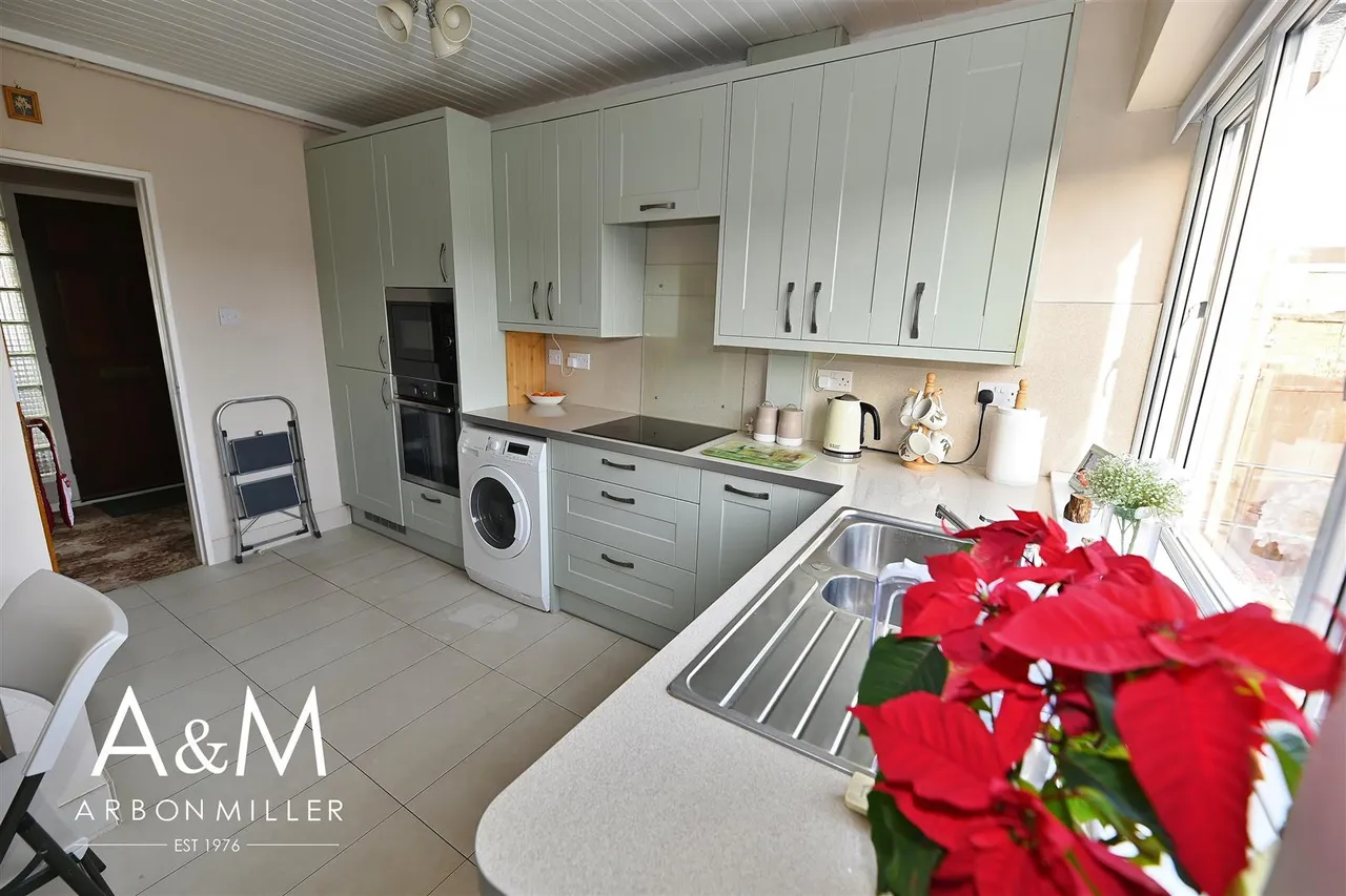 Tudor Crescent, Hainault, Essex, Ilford, IG62RY, photo 7