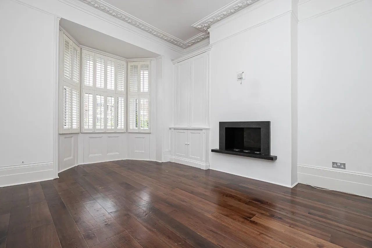 2 bed flat for sale — Palmerston Road, Buckhurst Hill, IG9 5LW