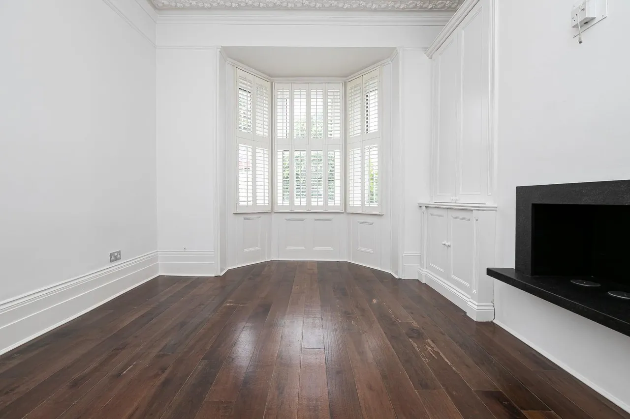 Palmerston Road, Buckhurst Hill, IG9 5LW, photo 2