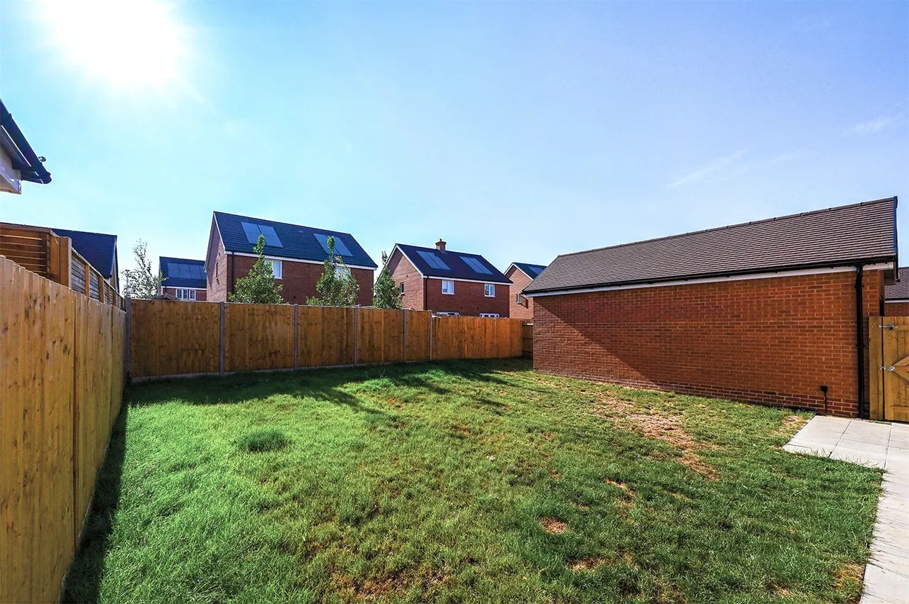 Summerstead Farm Road, Sherfield-on-Loddon, Hook, Hampshire, RG27 0GL, photo 10