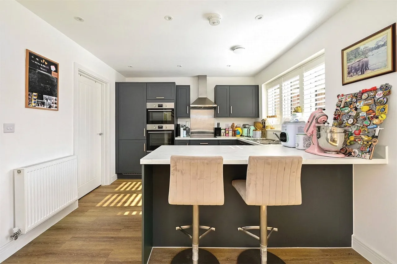 Summerstead Farm Road, Sherfield-on-Loddon, Hook, Hampshire, RG27 0GL, photo 4