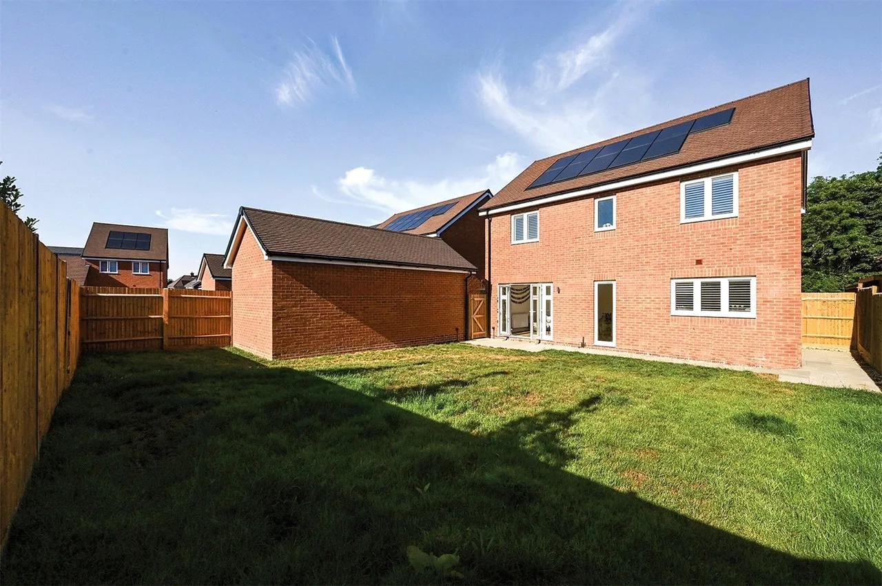 Summerstead Farm Road, Sherfield-on-Loddon, Hook, Hampshire, RG27 0GL, photo 7