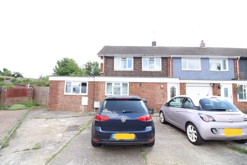 6 bed property for sale — Andover Close, Luton LU4 9EQ
