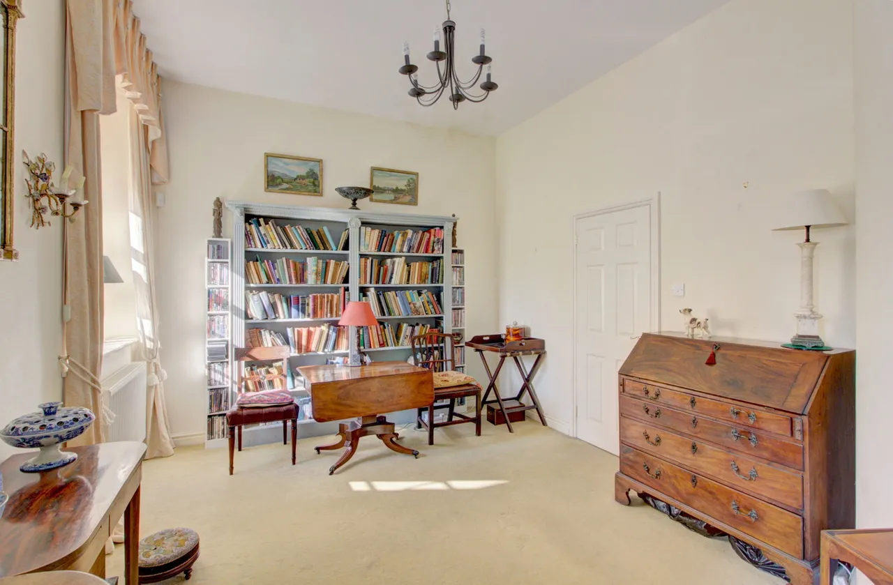Thurnham Court, Devizes, SN10, photo 4